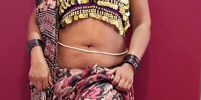 Doodh wale ne teeno bhabhi ko doodh se nahlaya