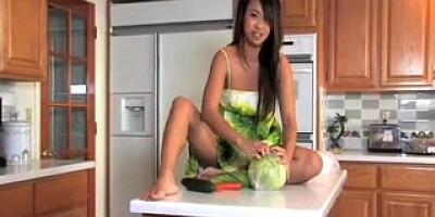 Ariel Spinner screws herself with a cucumber