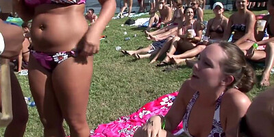 Clip letting us see crazy babes