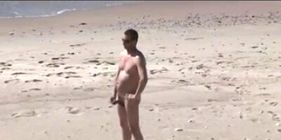 Paar fickt am Strand