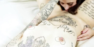 Mysterious Raven Rockette and Leigh Raven's dyke clip