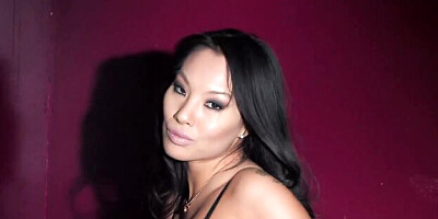 Cover-girl Asa Akira at ass movie