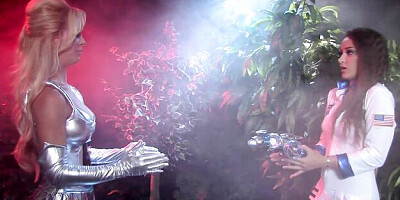 Gambling Dani Daniels and Cherie Deville's puba sex