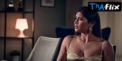 Simran Kaur Globes Vignette in C.e.o