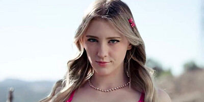 Throat fuck for a glamorous blonde in pink lingerie