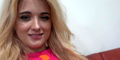 Natural hottie gets fingered and hen fucked in POV