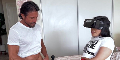 Stepdaughter with a sexy body wants daddy's meat in VR too