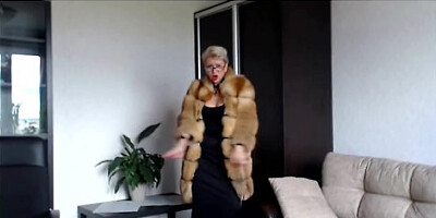 Russian webcam model teases with smoke in virtual session