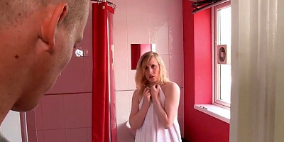 Blondie shows what she can do with a stranger's dick