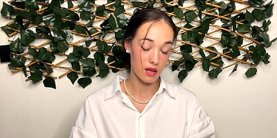 Therapist’s teasing mouth wrapped around a thick shaft