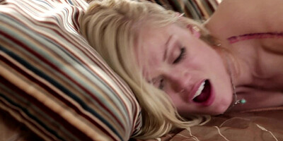 A blonde that loves to show off is on the bed and her cunt is rammed
