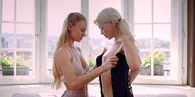 Lesbo couple is going to show what glamourous sex looks like