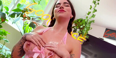 Zac Wild - Busty Babe Suttin Hooking Up With Big Dick Guy