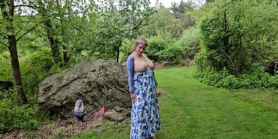 SUPER-FUCKING-HOT MOM ONLYFAN Flick Content PHAT TITTY Backyard Glimpse COMPILATION