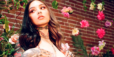 Certain nude ultra-cutie showcases her tats