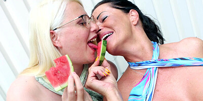 DaCada and Marie Skyler having outdoor joy!