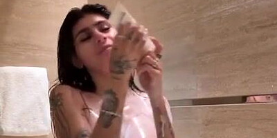 Mia Khalifa Bare In Tub Onlyfans Vid Leaked