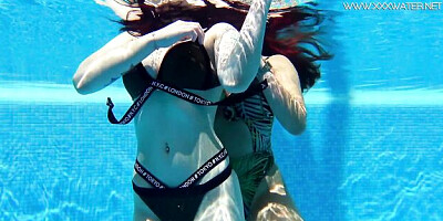 Underwater Show featuring Sheril Blossom and Diana Rius's lesbian clip