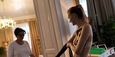 Flashy blonde is showing her body at the casting interview