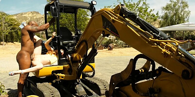 Nat Turnher and Bobbi Dylan fucking on a big machine
