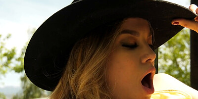Nat Turnher and Bobbi Dylan fucking on a big machine