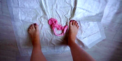 Solo nubile pissing in undies