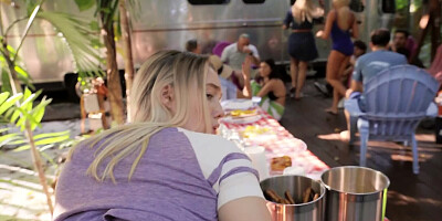 Juliette Mint gets fucked during a BBQ and it looks HOT