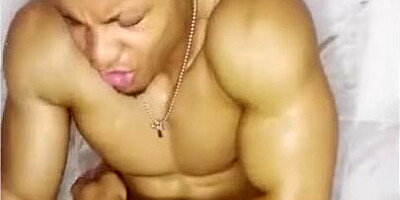 Large-Backside Ebony Gets Humid In Douche - Victoria Cakes
