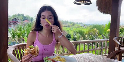 Lady Asks Waiter to Cover Her Face with Spunk in Public Cafe to Lick Burger