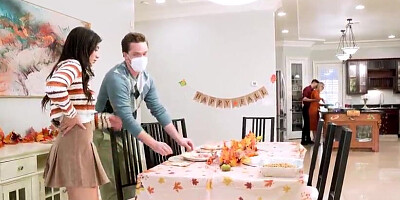 Nasty Stepfamily Nails Each Other All Over the Palace While Thanksgiving Dinner Gets Cold