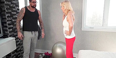Est La Femme Mature Et En Forme - Ryan Bones And Bianca Fitcougar