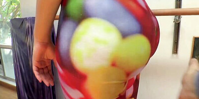 Lola Foxx and Valentina Nappi are showing their asses