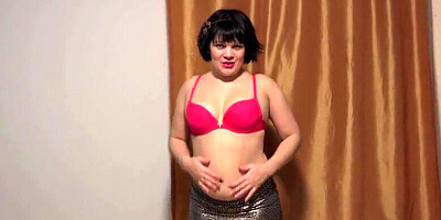Penetrate my booty instead of this yam-sized faux-cock. COUGAR strokes her killer arse.