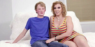 Domme Sara Jay Rails Thin Jimmy ́s Long Fuck-stick While He Smacks Her!