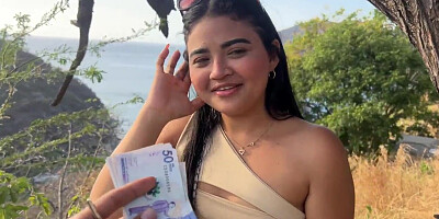 Uber-sexy tourist is unfaithful to her spouse with a stranger for money