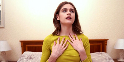 Leggy girl Minni Love shows feet and teases the camera