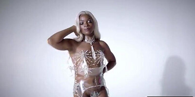 Smallish wondrous ebony COUGAR Ana Foxxx unclothes to flaunt elastic arse