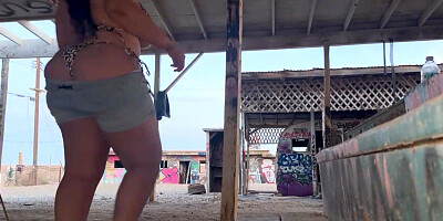 (Twitter MLFNXTDOOR) Stranded Thicc PHAT ASS WHITE GIRL Tears up and Deep-throats Stranger for Commands (TOTAL MOVIE ON CRIMSON)