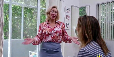 Sex-positive Cougar Ryan Keely Swipes Right For Pink cigar and Vagina Cram up With Spunk