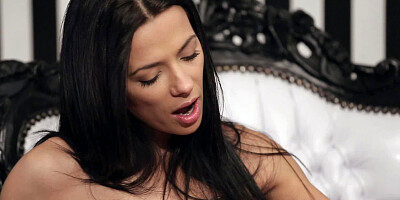 Raven-haired hottie loves to have a whale of a time with paramour
