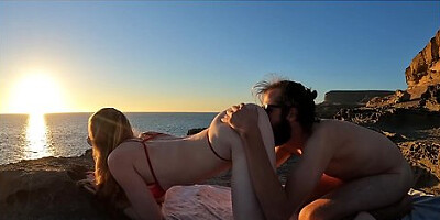 Girlfriend lets me take her outdoors for Valentine’s passion