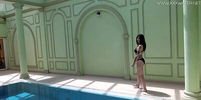Dame's pornstar action by Underwater Show