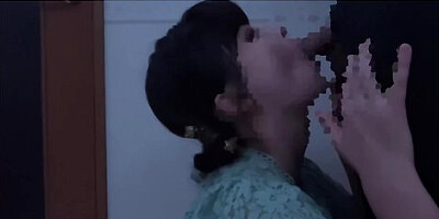 Blowjob turns messy as cum drips from lips while she keeps sucking