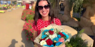 I Read Poems and Gave Flowers - and Youre a Beauty, Lets Suck Me Off!