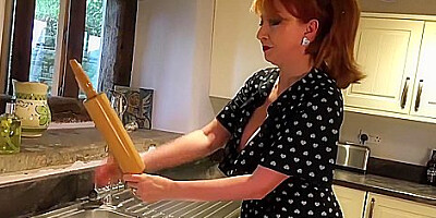 Red Xxx - Fucks The Rolling Pin In The Kitchen