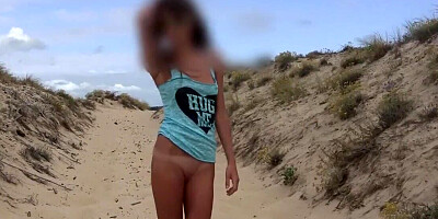 Amateur girls flash body parts on the beach