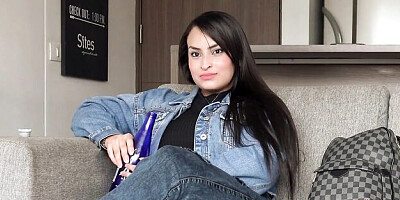 Prurient Steven Hard's busty trailer