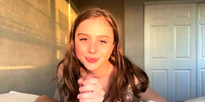 The Cute Neighbor Gave a Sloppy Blowjob and Let Me Fuck Her Tight Pussy