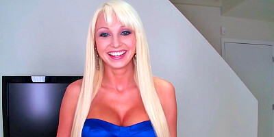 Sexy blonde knows how to satisfy a guy she likes