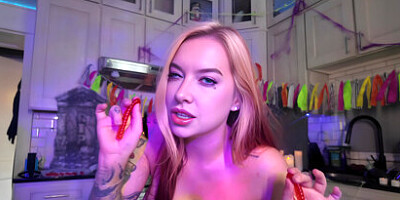 Topless Baking W/cubbi Gummy Worms